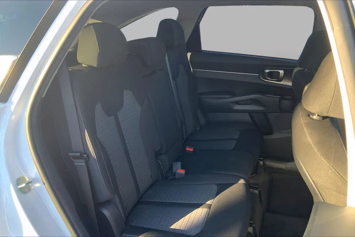 2023 Kia Sorento LX thumbnail 18