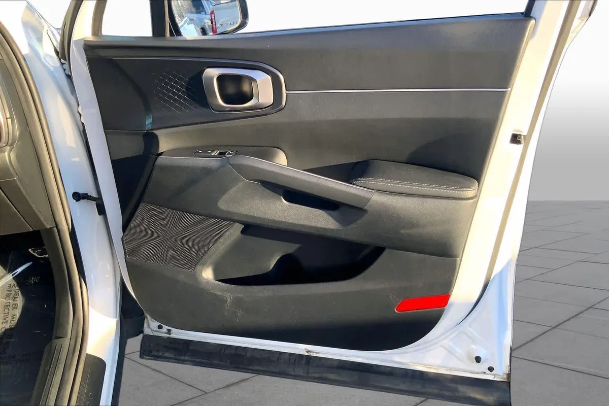 2023 Kia Sorento LX thumbnail 21