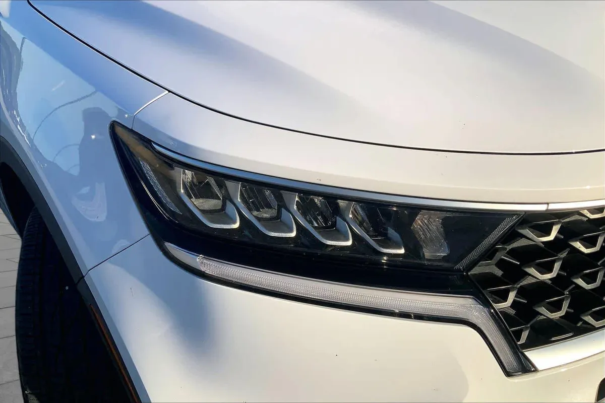 2023 Kia Sorento LX thumbnail 25