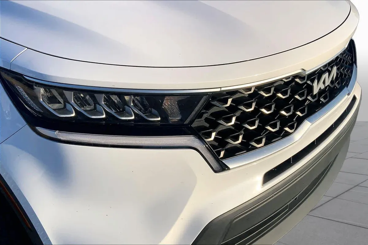 2023 Kia Sorento LX thumbnail 28