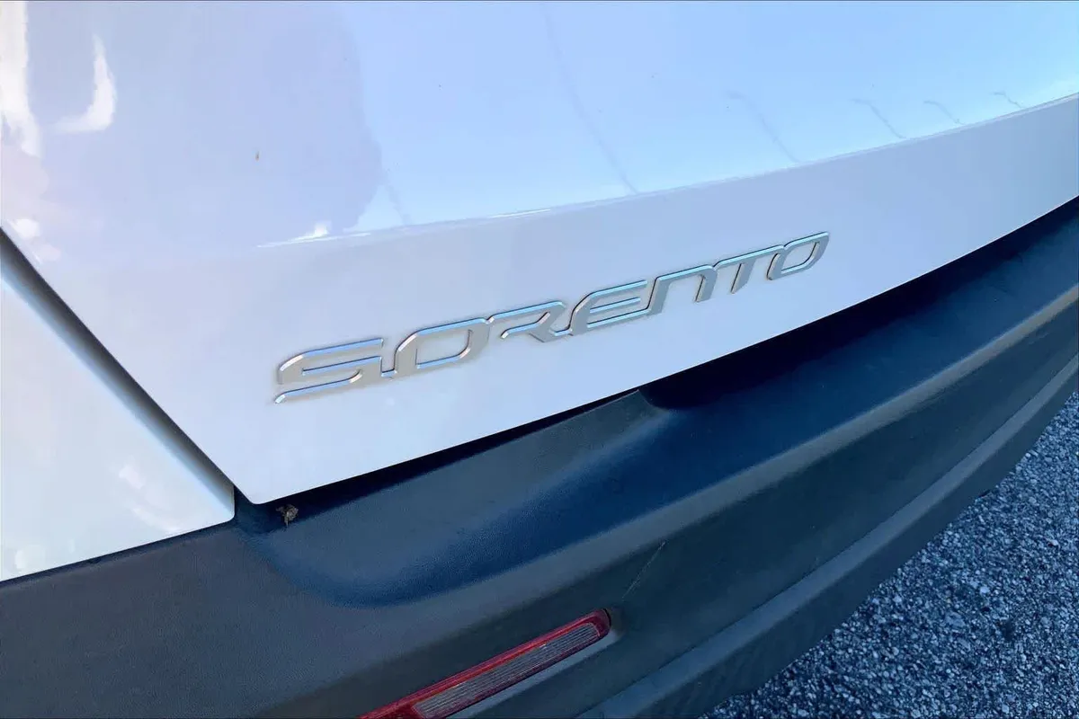 2023 Kia Sorento LX thumbnail 29