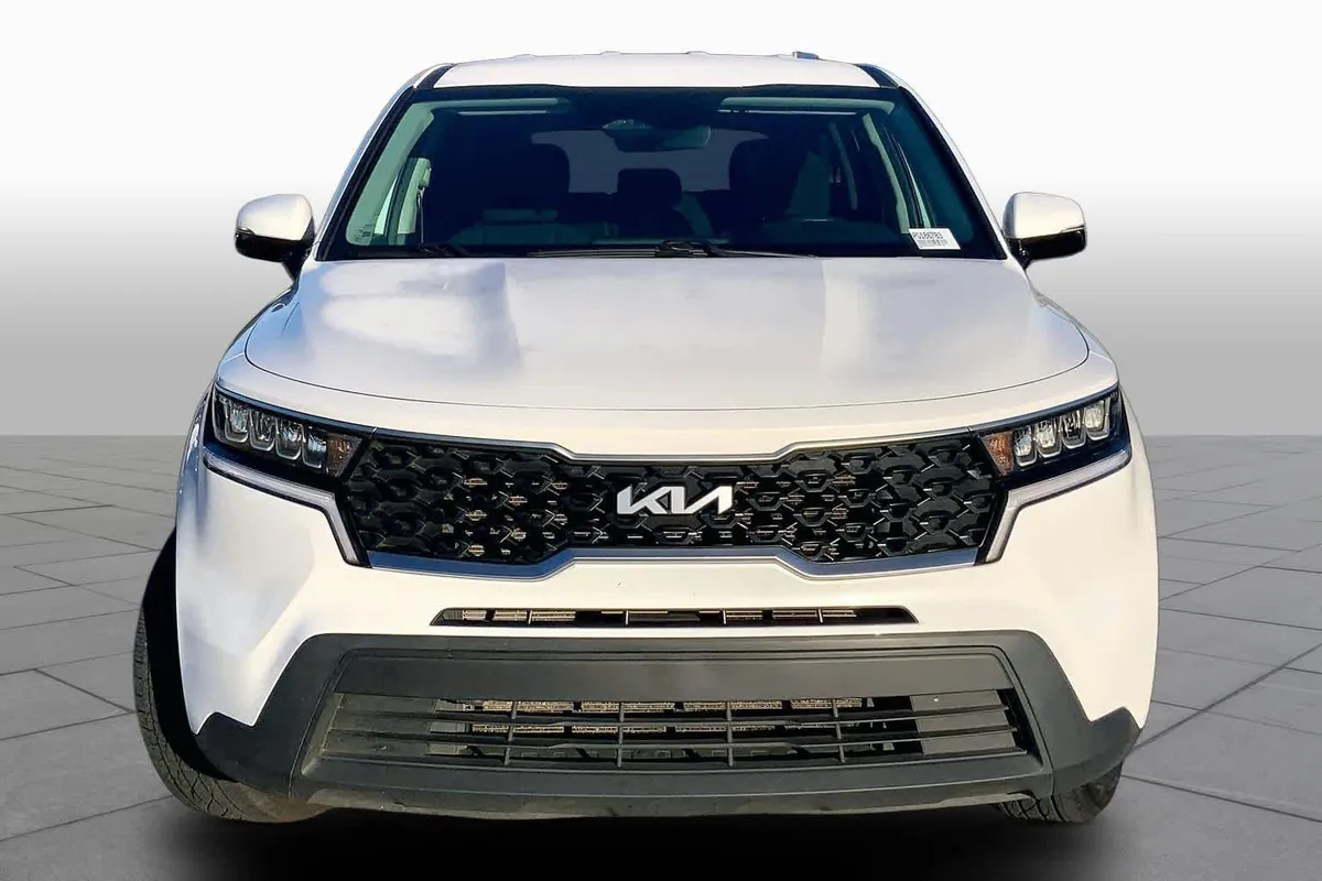 2023 Kia Sorento LX thumbnail 4