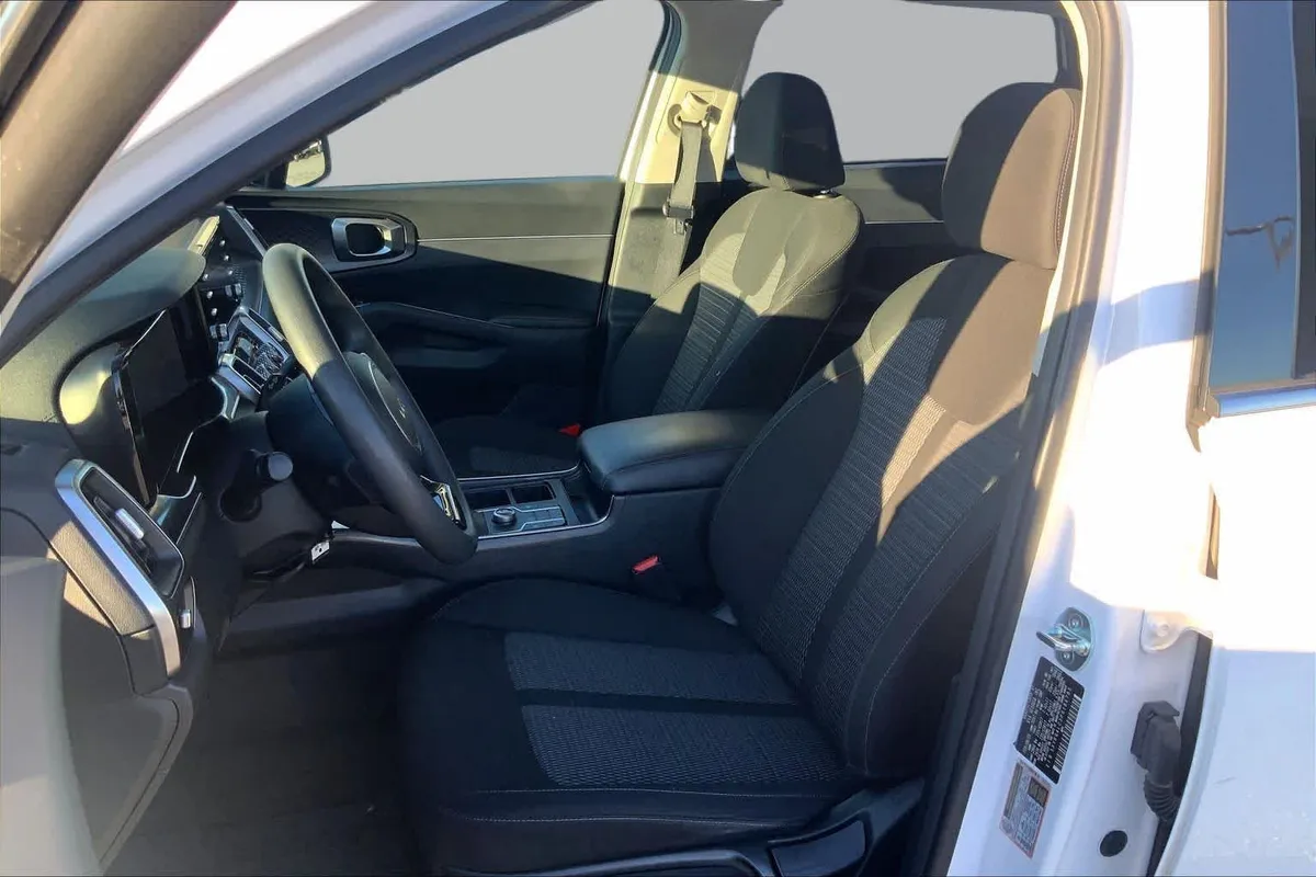 2023 Kia Sorento LX thumbnail 8