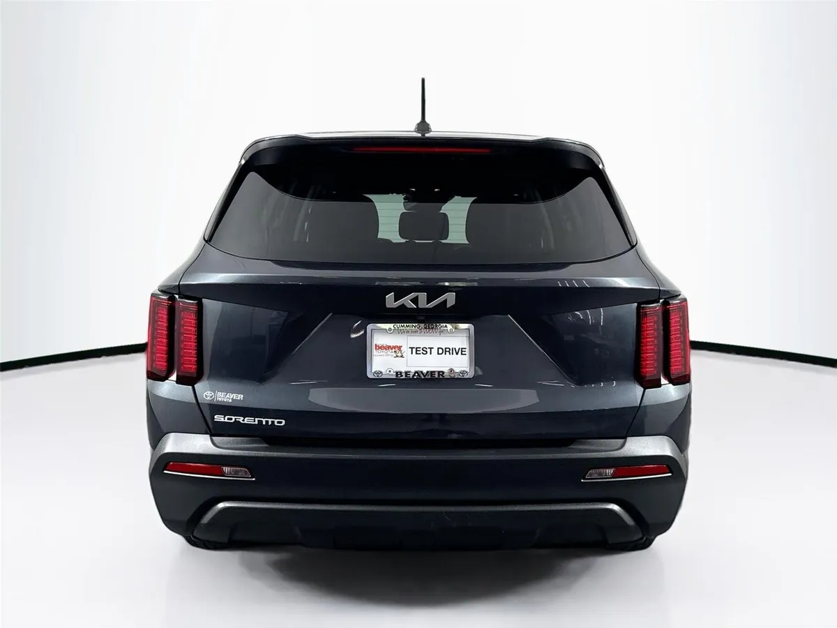2023 Kia Sorento LX thumbnail 10