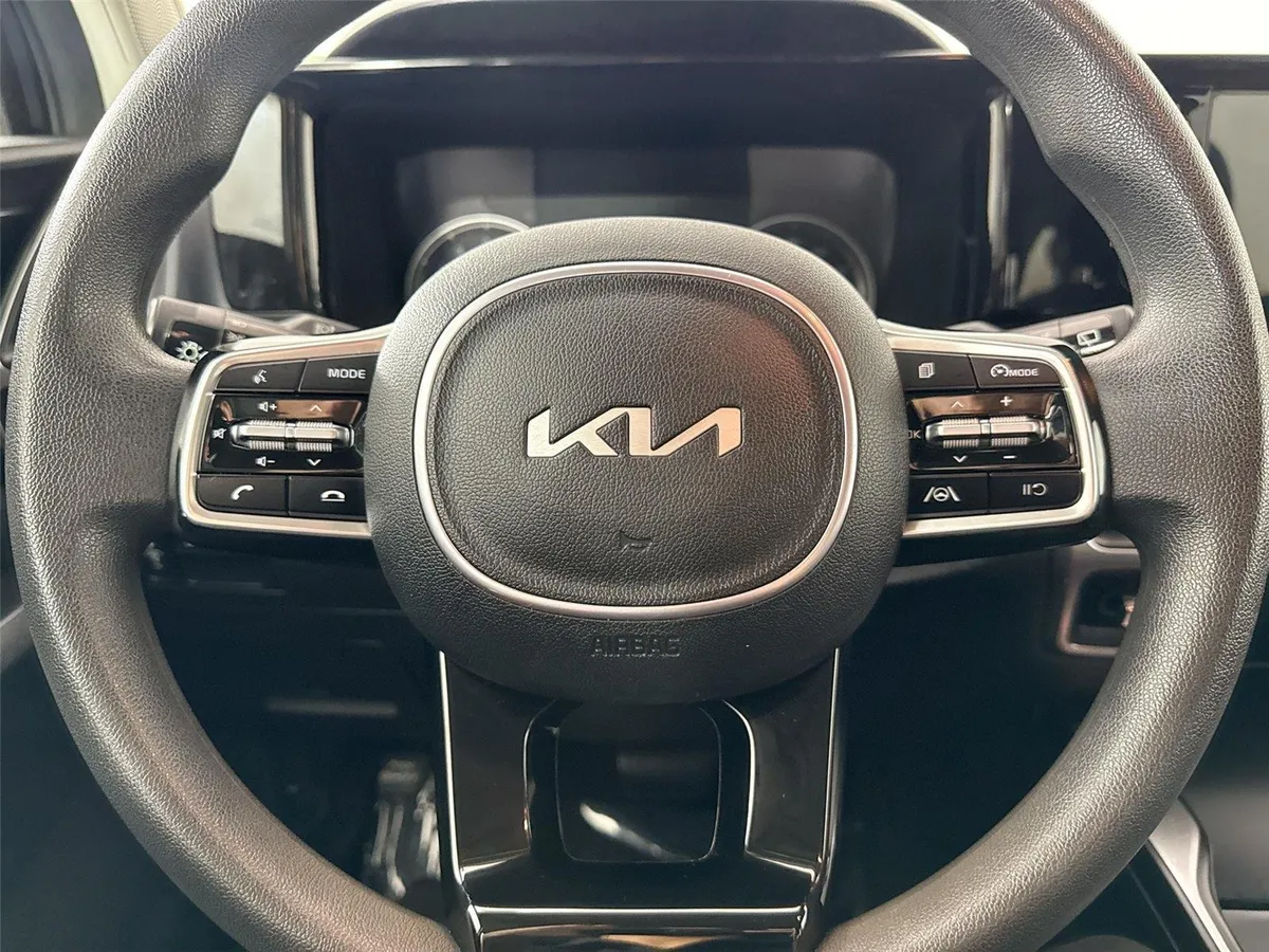 2023 Kia Sorento LX thumbnail 15