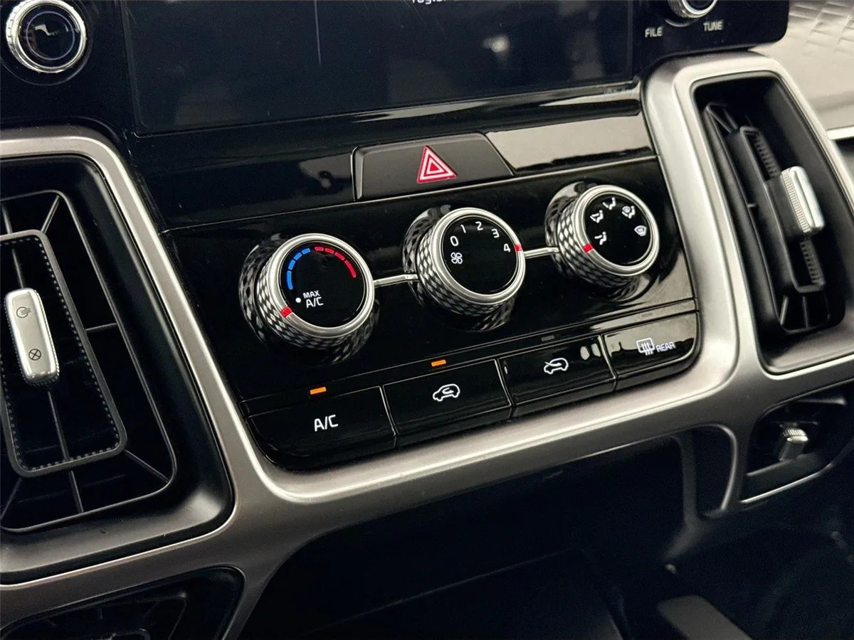 2023 Kia Sorento LX thumbnail 22