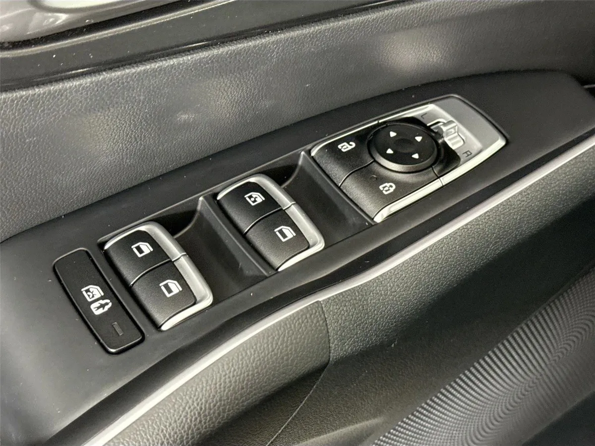 2023 Kia Sorento LX thumbnail 24