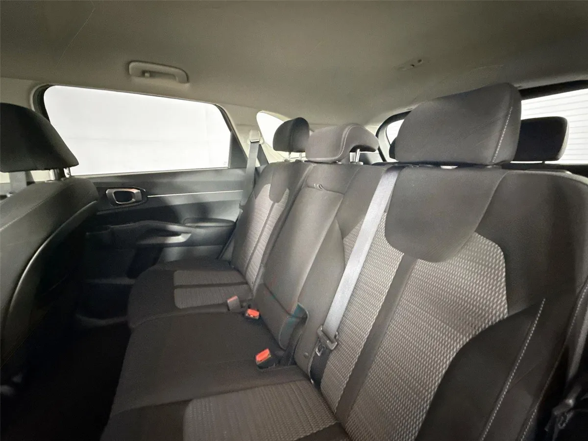2023 Kia Sorento LX thumbnail 26