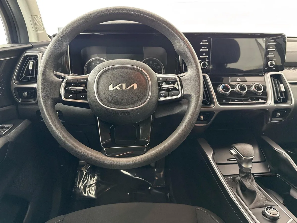 2023 Kia Sorento LX thumbnail 27
