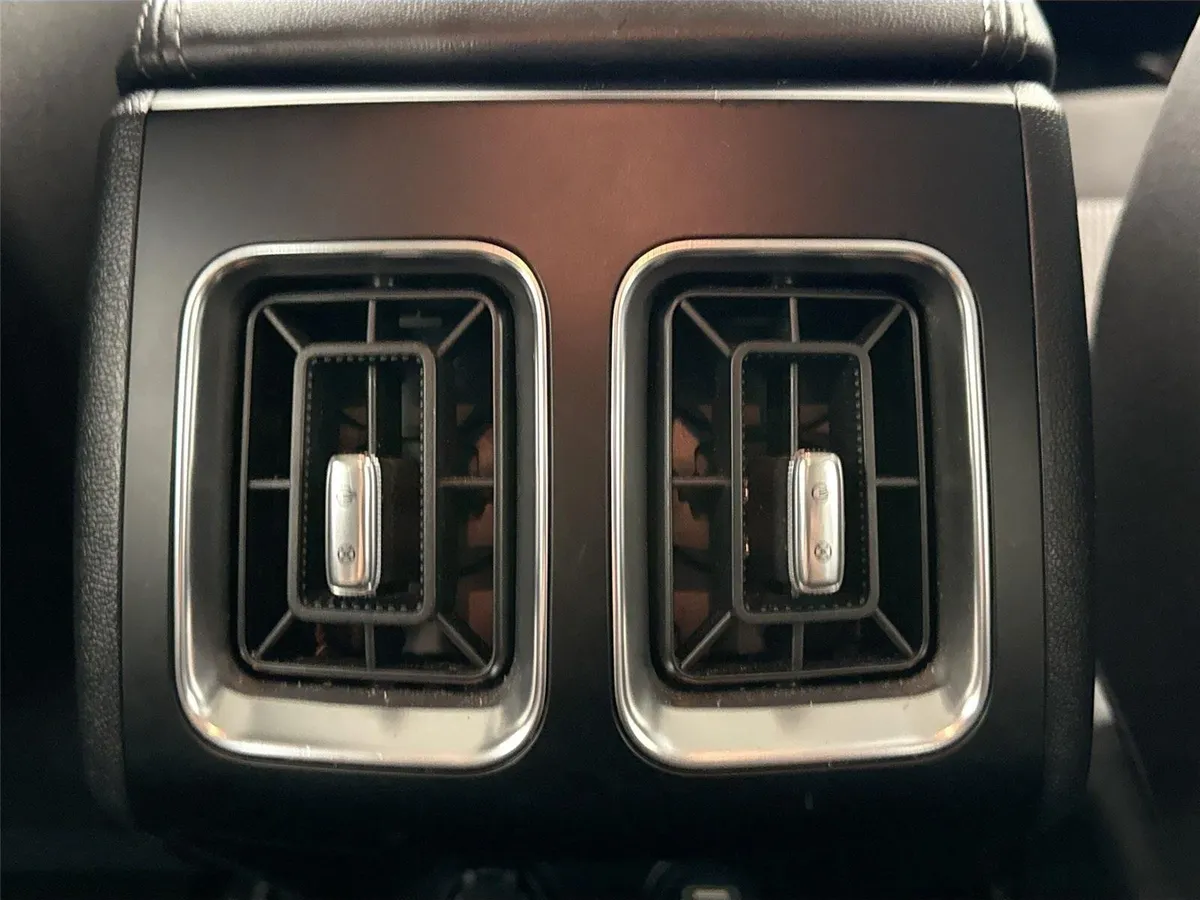 2023 Kia Sorento LX thumbnail 31