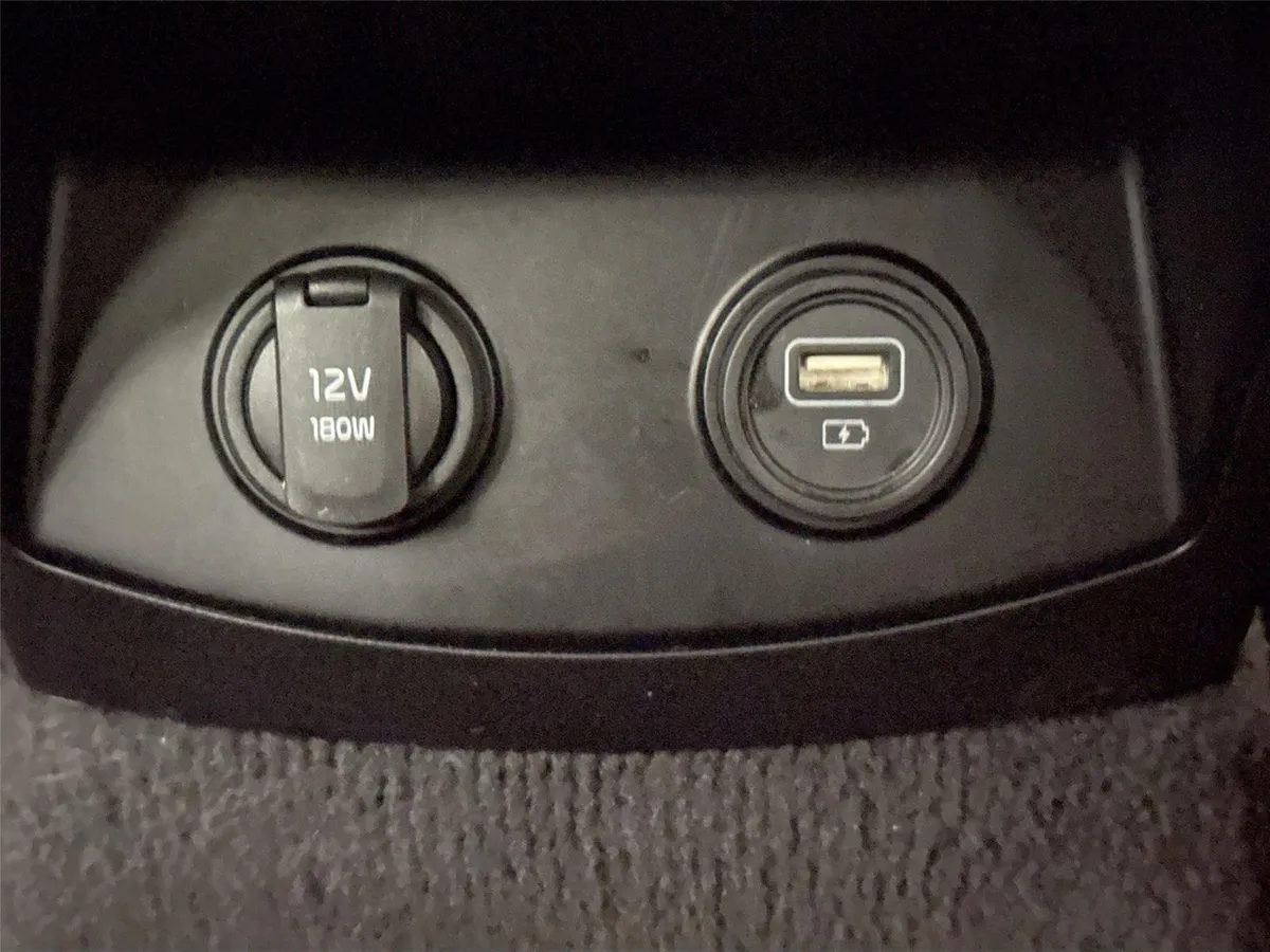 2023 Kia Sorento LX thumbnail 32