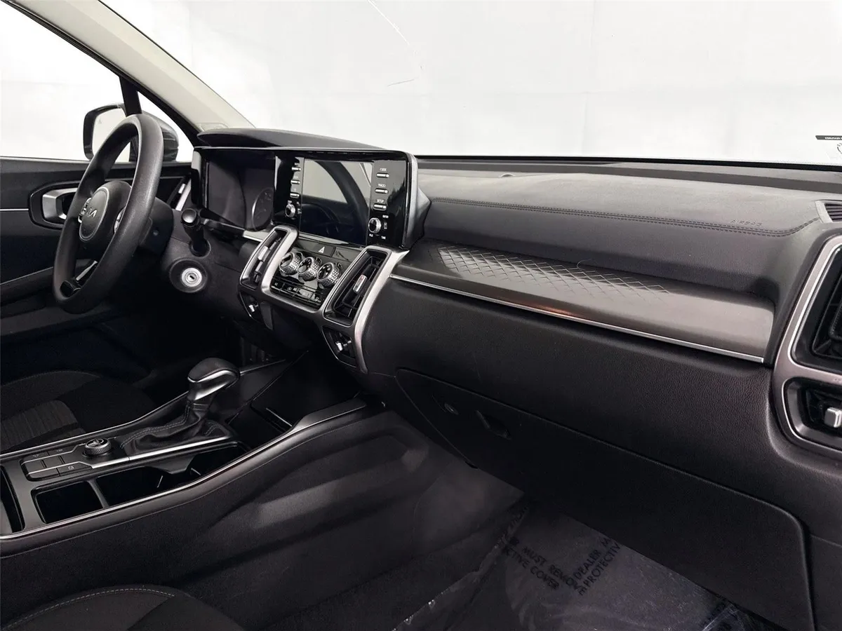2023 Kia Sorento LX thumbnail 37