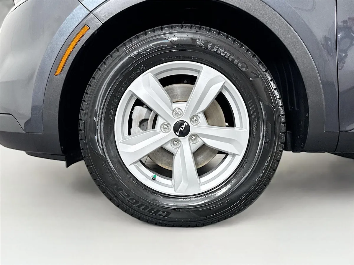2023 Kia Sorento LX thumbnail 39