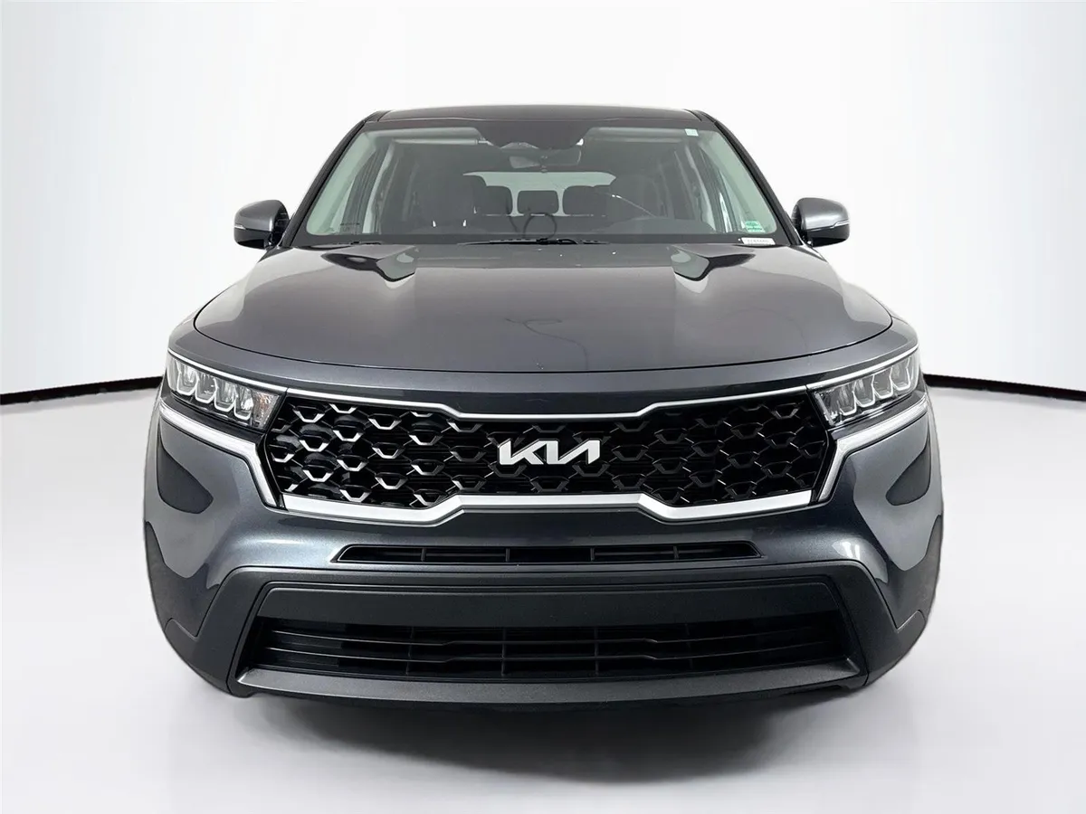 2023 Kia Sorento LX thumbnail 7