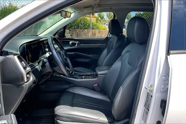 2023 Kia Sorento S thumbnail 18