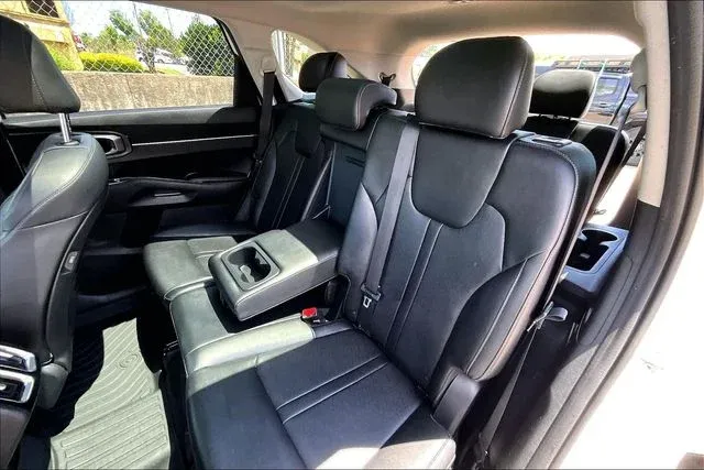 2023 Kia Sorento S thumbnail 19