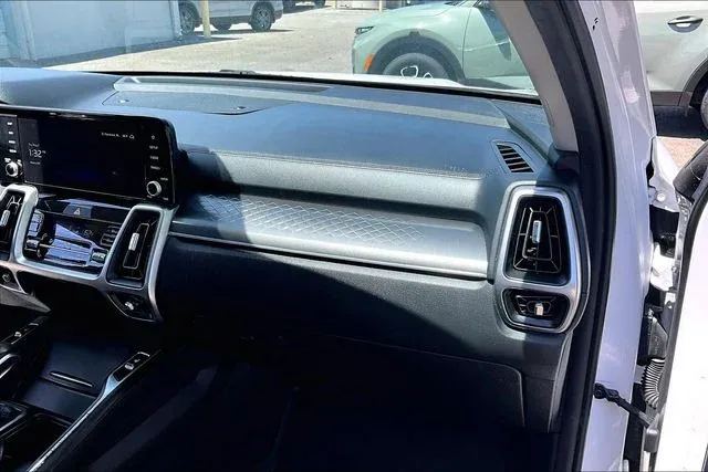 2023 Kia Sorento S thumbnail 21