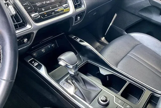 2023 Kia Sorento S thumbnail 23