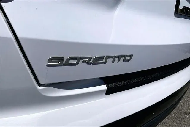 2023 Kia Sorento S thumbnail 25