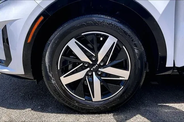 2023 Kia Sorento S thumbnail 30