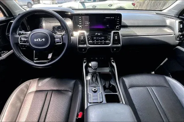 2023 Kia Sorento S thumbnail 7