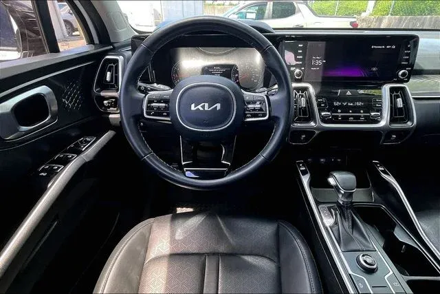 2023 Kia Sorento S thumbnail 8