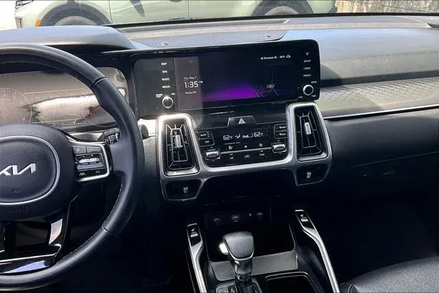 2023 Kia Sorento S thumbnail 9