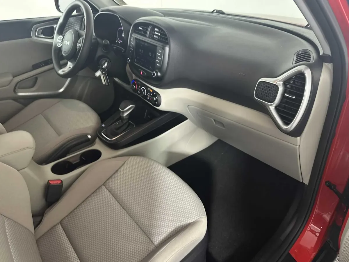 2023 Kia Soul LX thumbnail 17