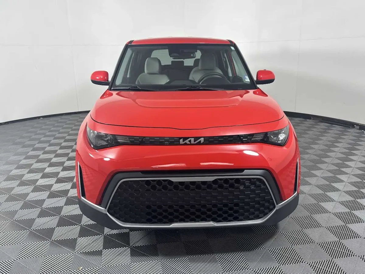 2023 Kia Soul LX thumbnail 2