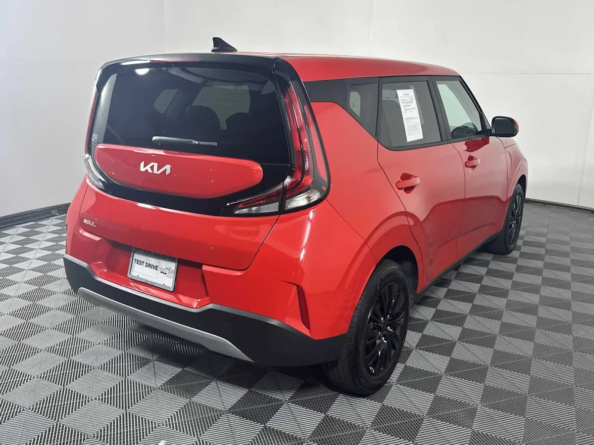 2023 Kia Soul LX thumbnail 8