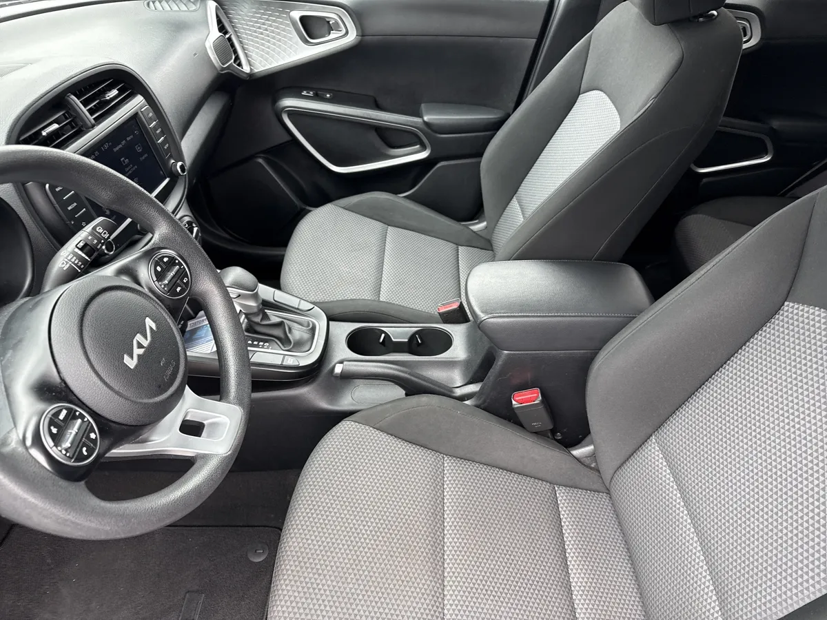 2023 Kia Soul LX thumbnail 10