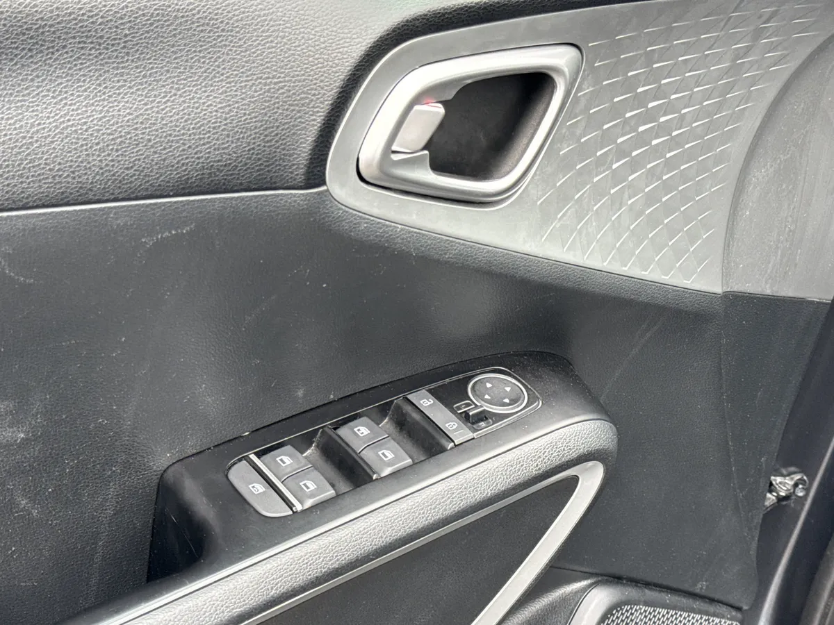 2023 Kia Soul LX thumbnail 14