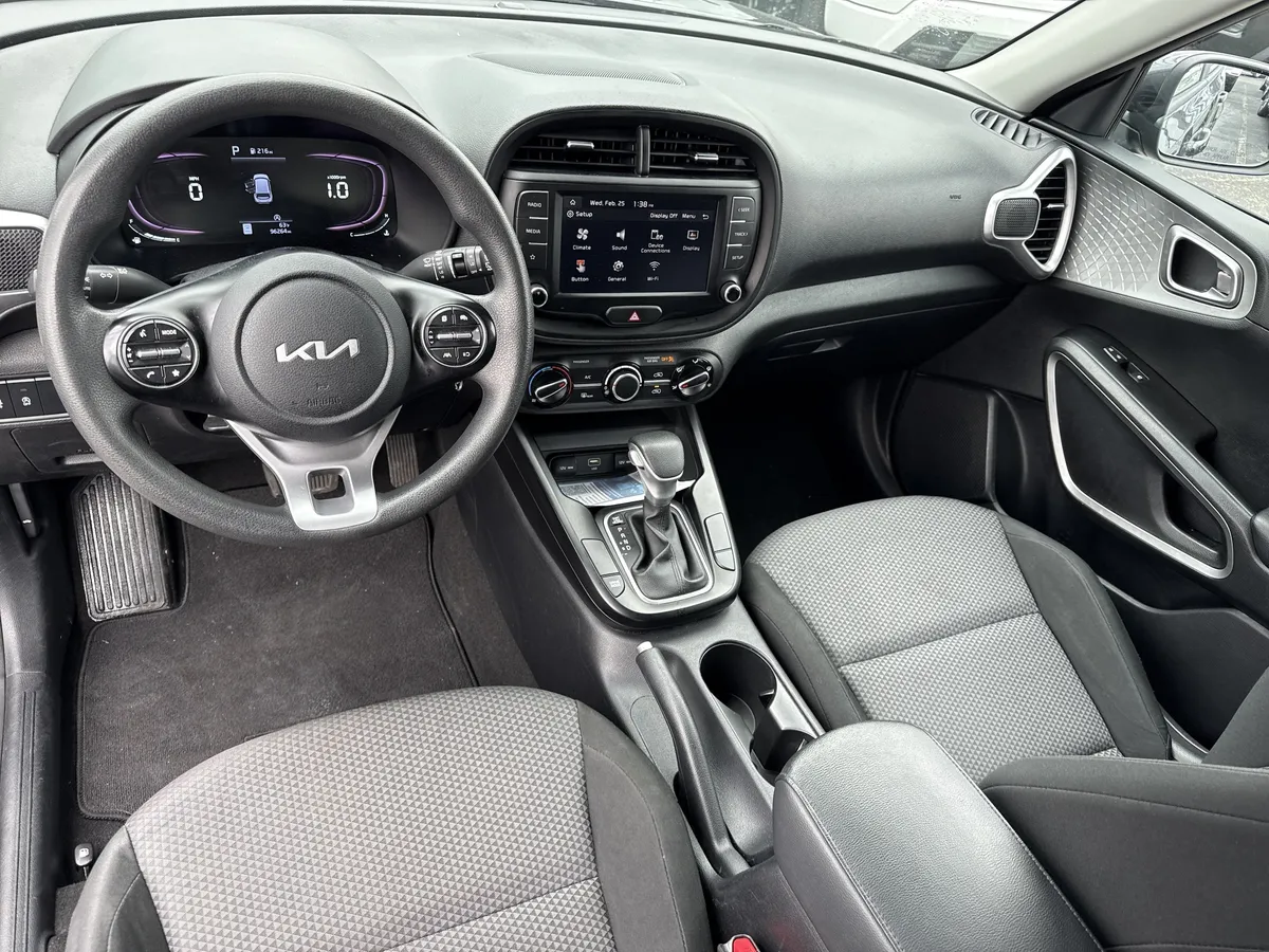 2023 Kia Soul LX thumbnail 17