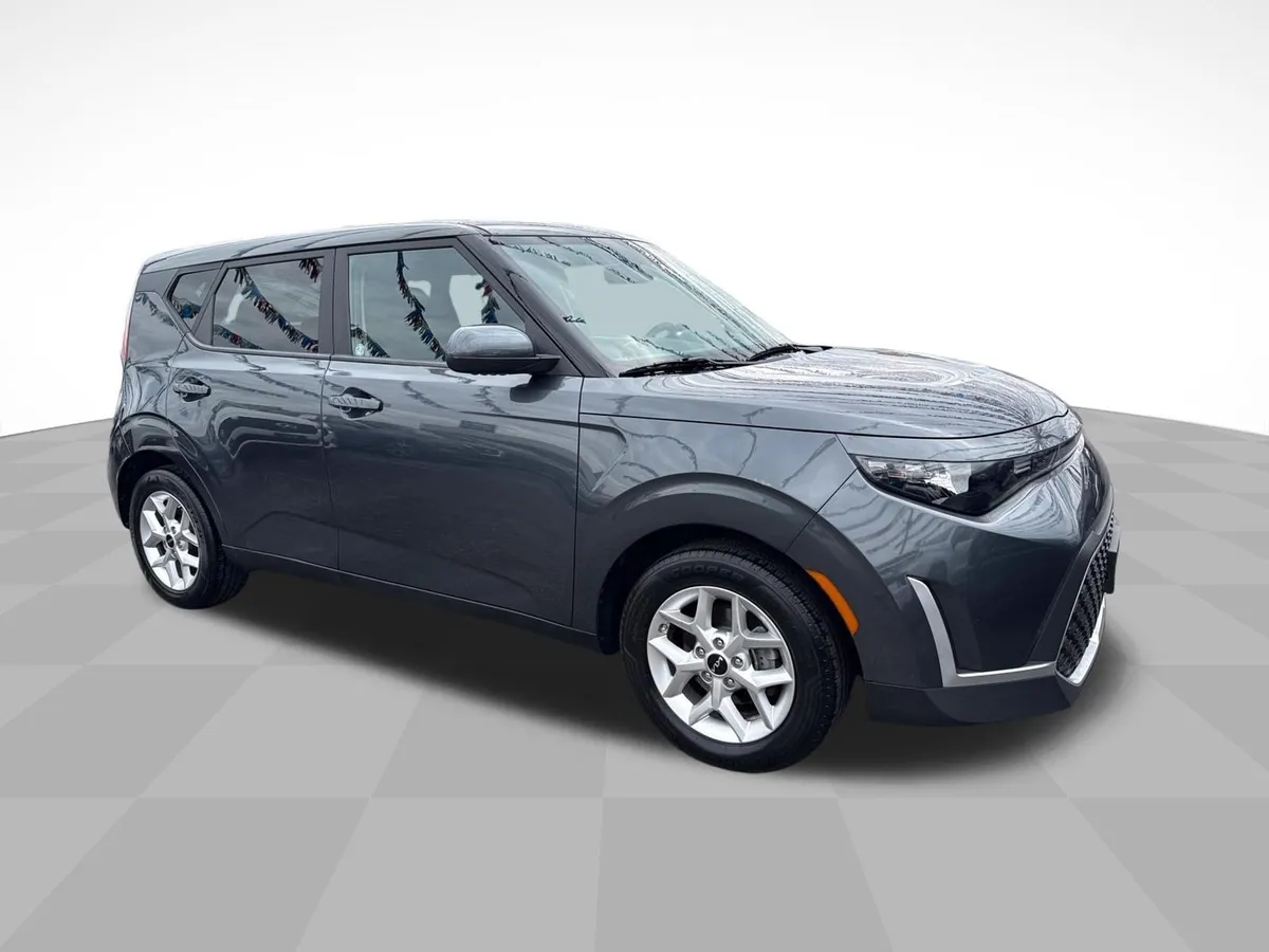 2023 Kia Soul LX thumbnail 3