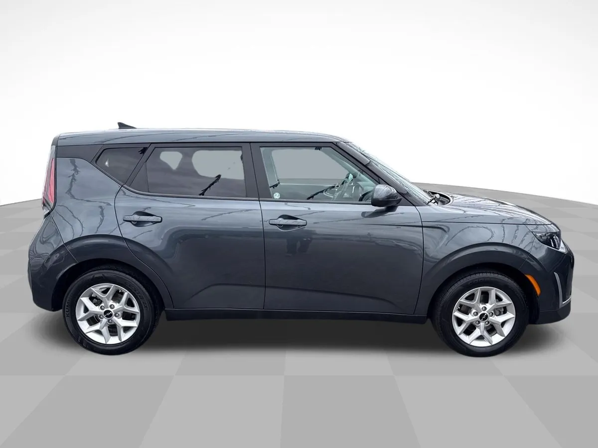 2023 Kia Soul LX thumbnail 4
