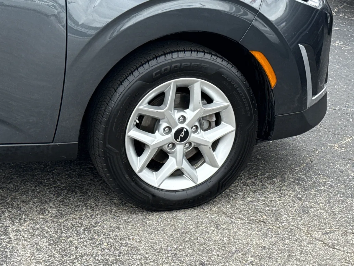 2023 Kia Soul LX thumbnail 5