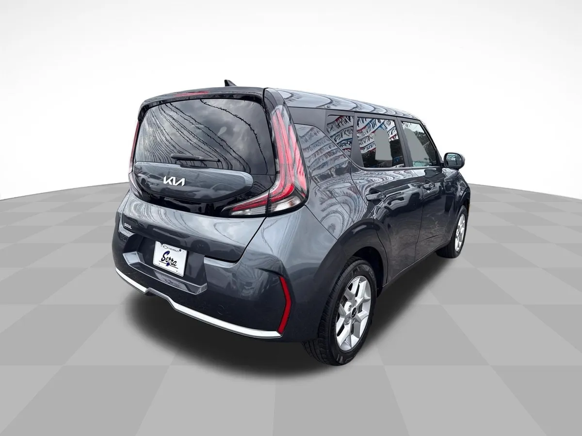 2023 Kia Soul LX thumbnail 6