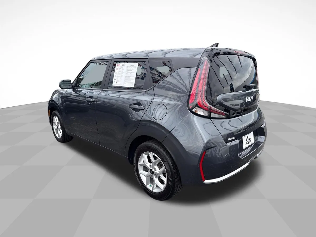 2023 Kia Soul LX thumbnail 7