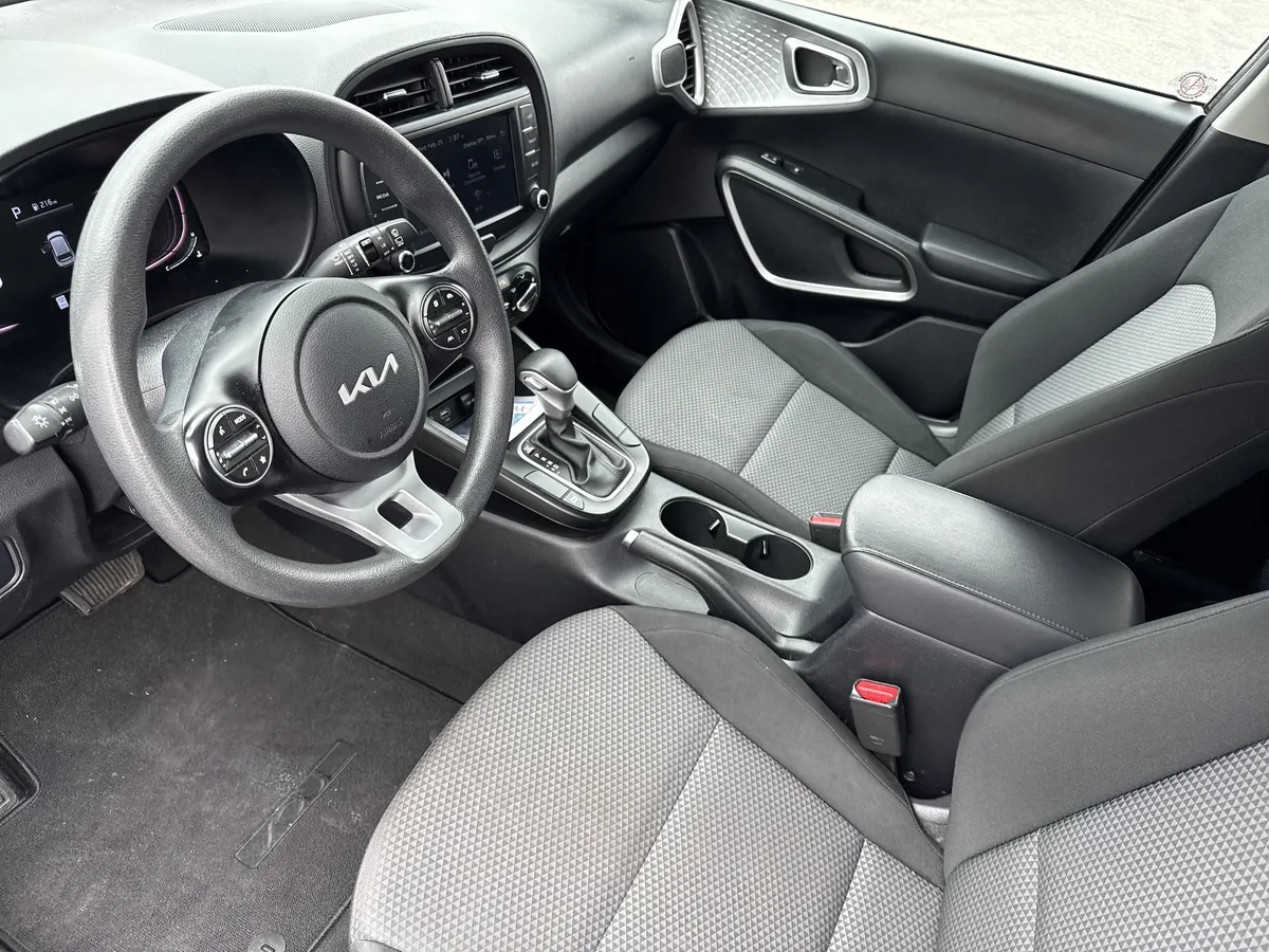 2023 Kia Soul LX thumbnail 9