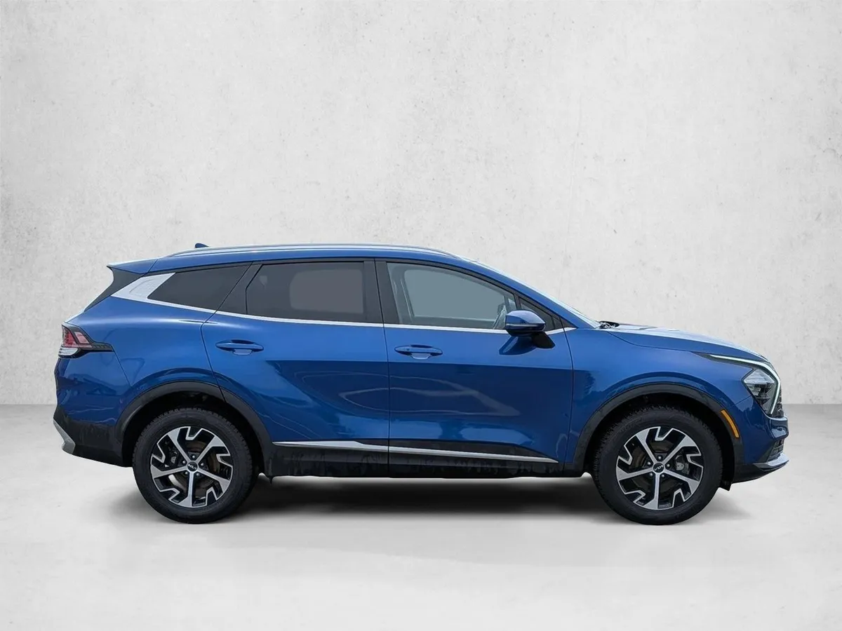 2023 Kia Sportage EX thumbnail 4