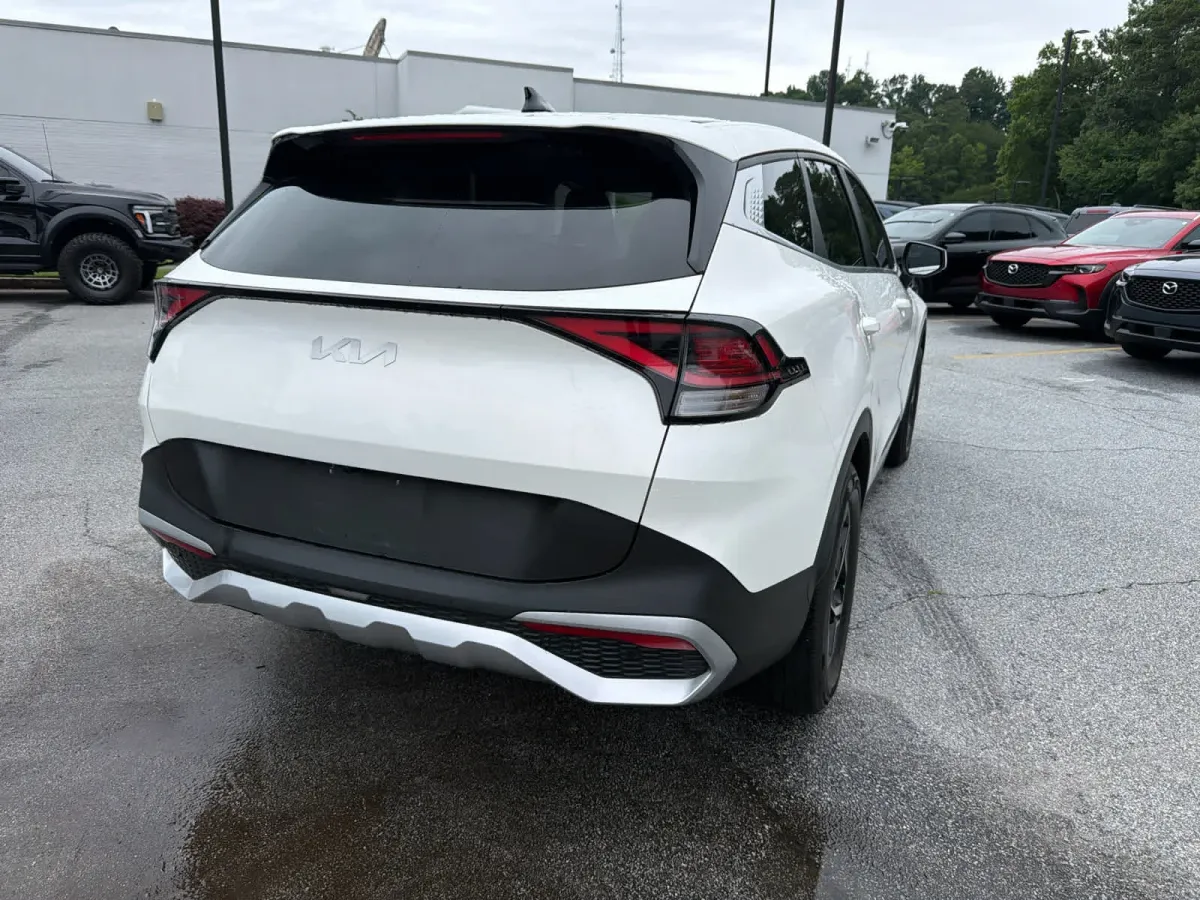 2023 Kia Sportage LX thumbnail 2