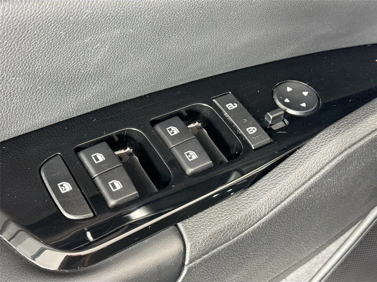 2023 Kia Sportage SX thumbnail 27