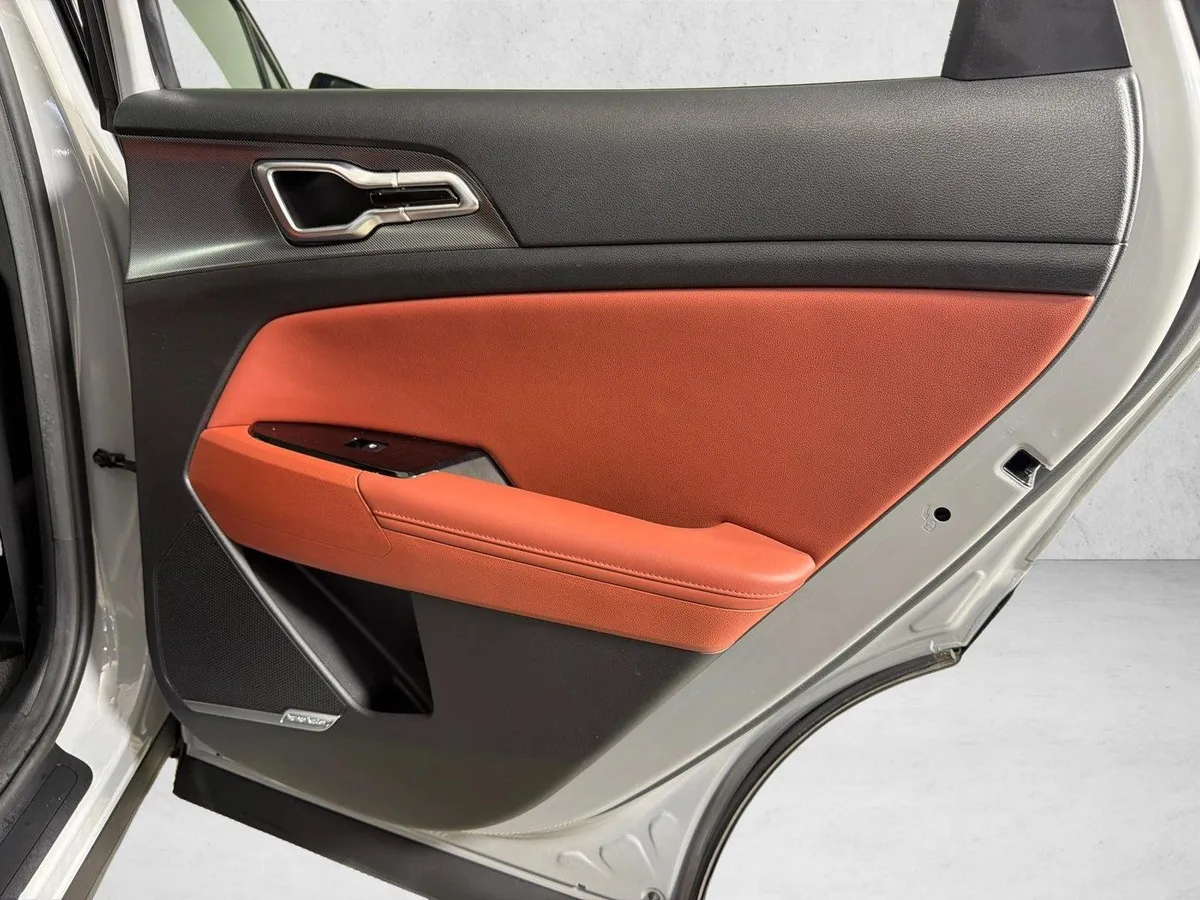 2023 Kia Sportage SX thumbnail 18