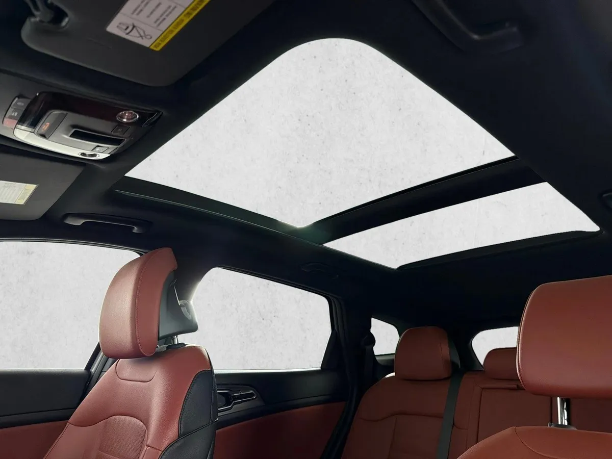 2023 Kia Sportage SX thumbnail 2