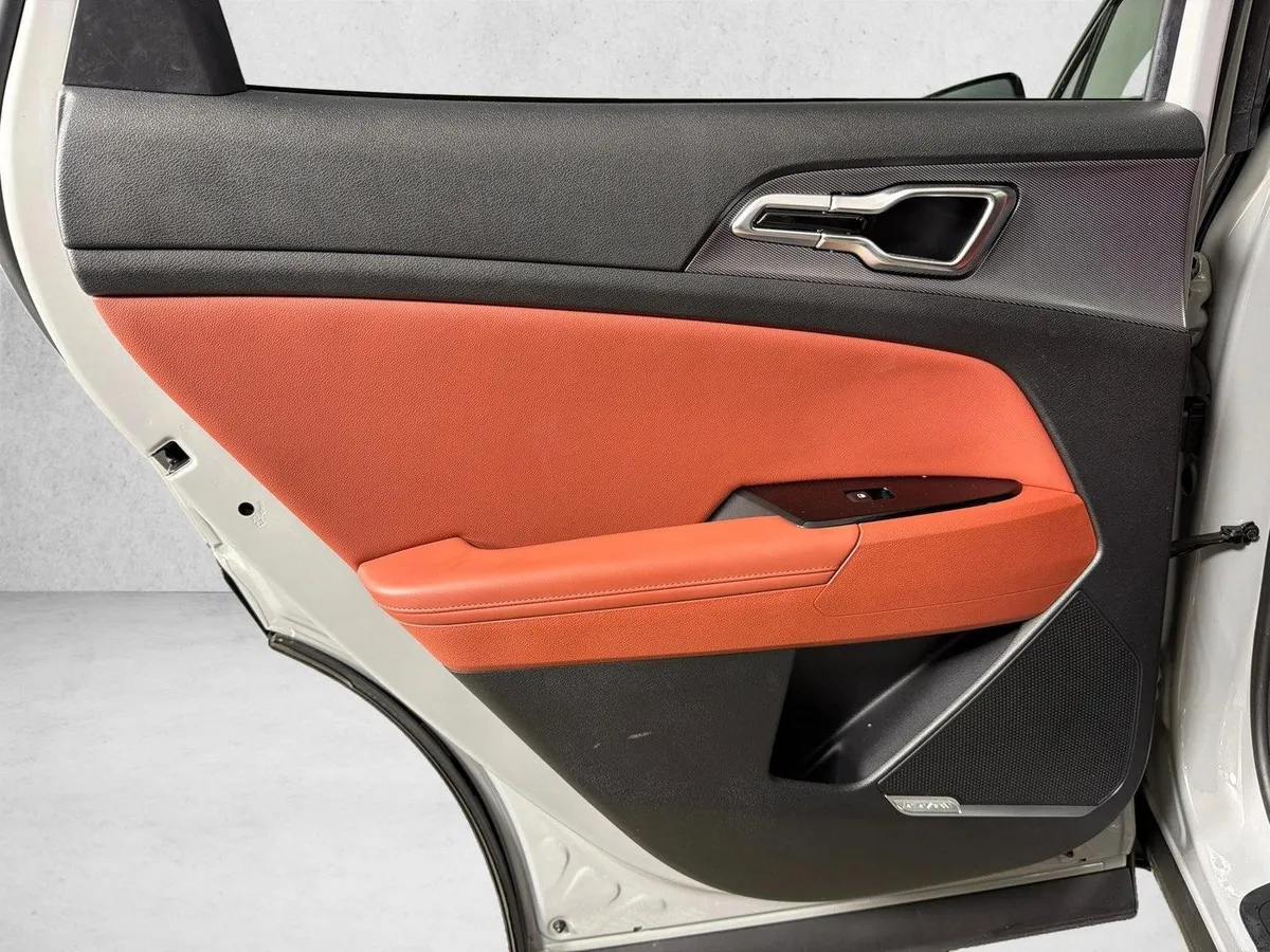 2023 Kia Sportage SX thumbnail 24