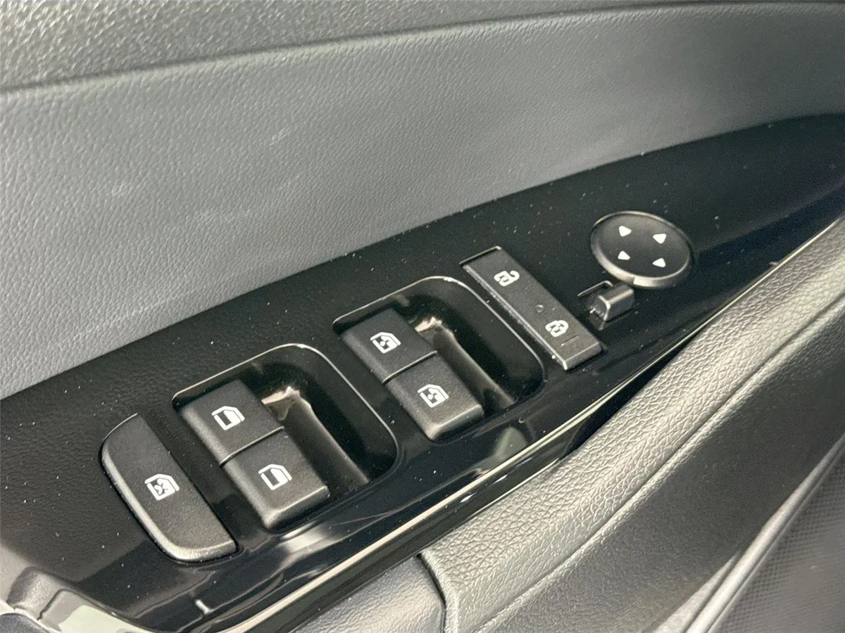 2023 Kia Sportage SX-Prestige thumbnail 28