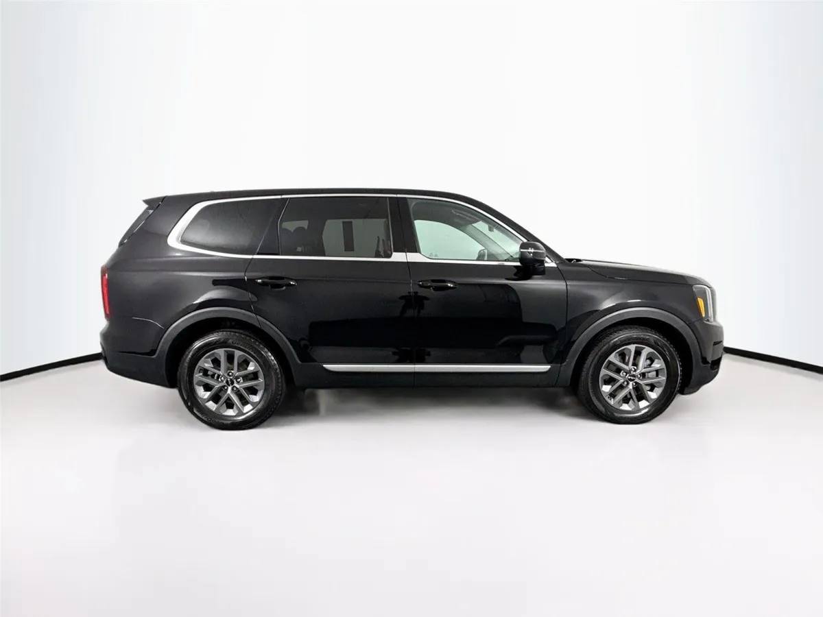 2023 Kia Telluride LX thumbnail 10