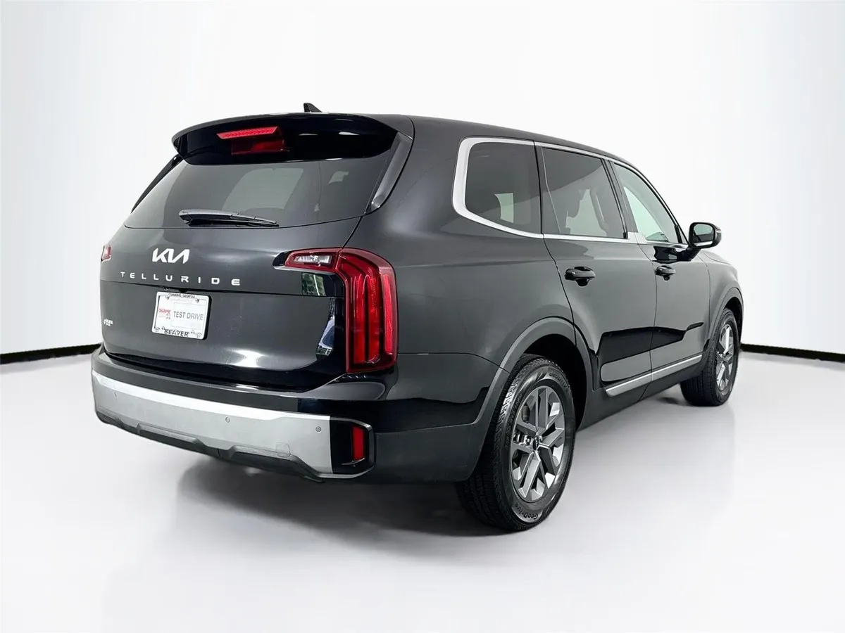 2023 Kia Telluride LX thumbnail 2