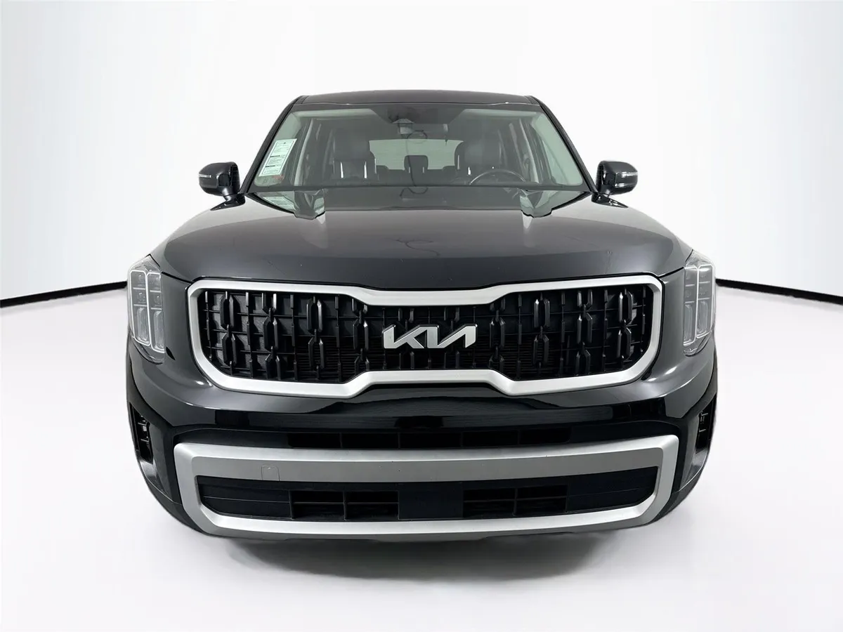 2023 Kia Telluride LX thumbnail 8