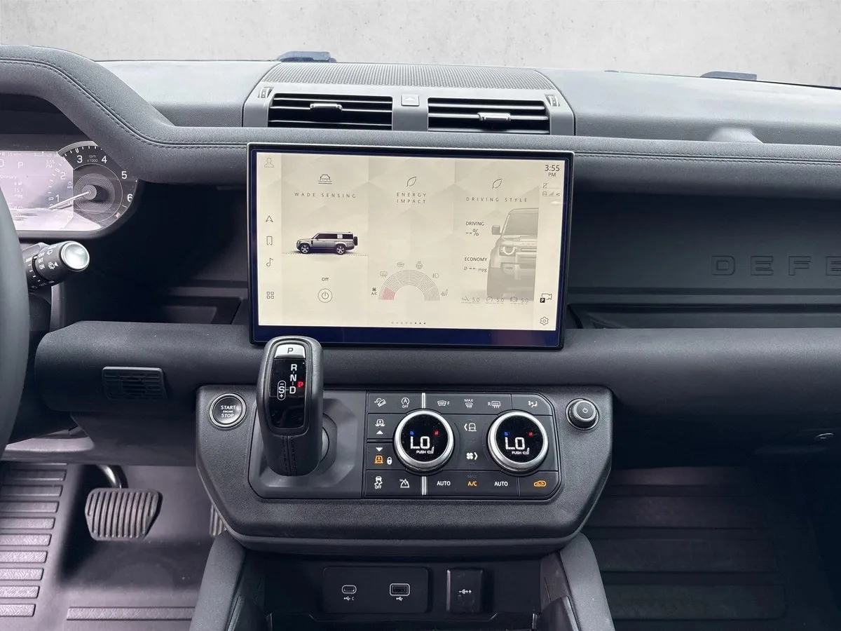 2023 Land Rover Defender 130 X-Dynamic SE thumbnail 13